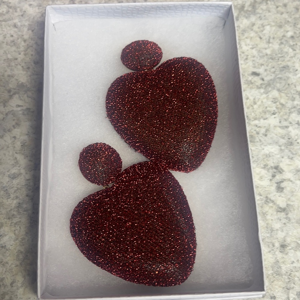 Red Heart ❤️ Shape earrings - Picture 3 of 7
